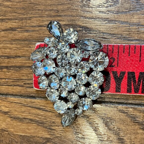 Large clear rhinestone 2-1/2" brooch/pin (strawberry or could be a leaf???) EUC - Picture 6 of 6